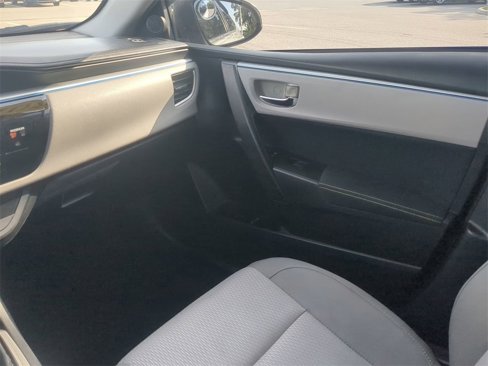 Used 2015 Toyota Corolla LE image 16