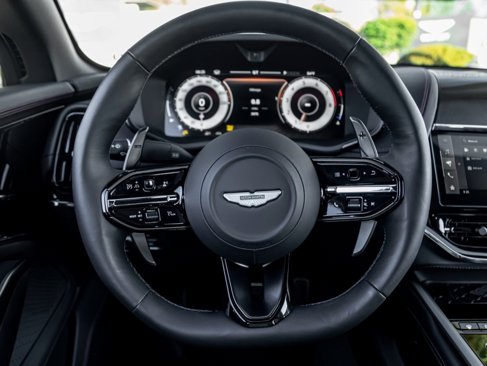Used 2025 Aston Martin DBX 707 image 11