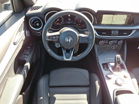 New 2025 Alfa Romeo Stelvio Sprint image 8
