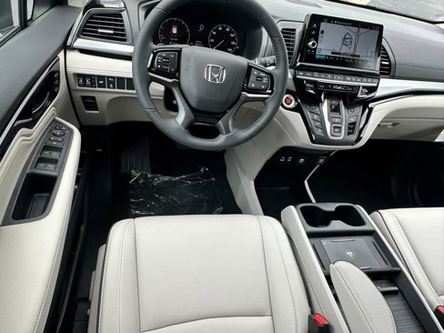 New 2026 Honda Odyssey Touring image 9