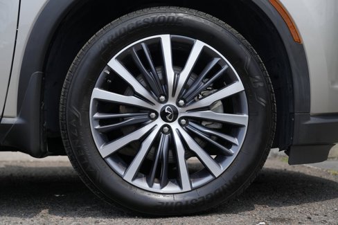 Used 2023 INFINITI QX60 Sensory w/ Vision Package image 12