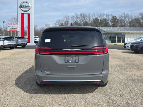 New 2025 Chrysler Pacifica Select w/ Uconnect Theater Family Group image 8