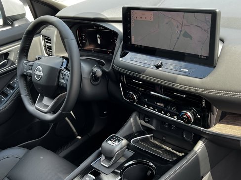 New 2025 Nissan Rogue Platinum image 5
