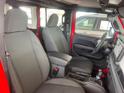 Used 2025 Jeep Wrangler Sahara image 35