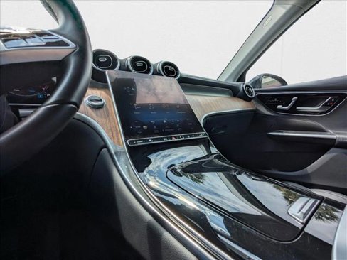 Used 2024 Mercedes-Benz GLC 300 image 15