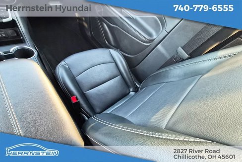 Used 2024 GMC Terrain SLT image 15