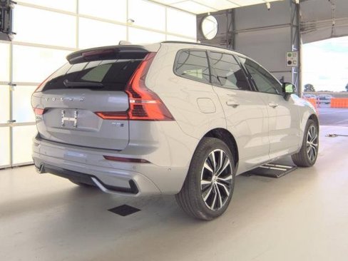 Certified 2025 Volvo XC60 B5 Plus image 4