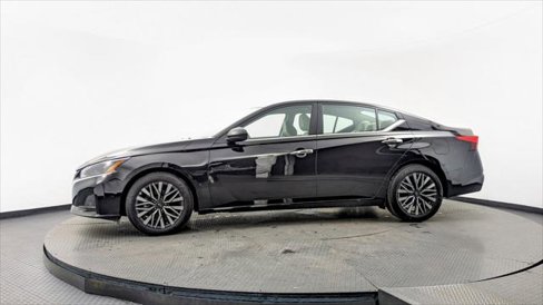 Used 2025 Nissan Altima 2.5 SV image 3