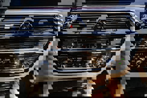 Used 2019 BMW 530e w/ Convenience Package image 27
