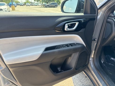 Used 2024 Jeep Compass Limited image 21
