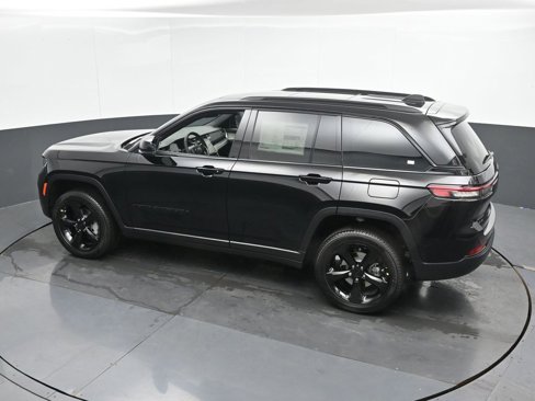 New 2025 Jeep Grand Cherokee Limited image 36