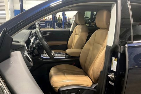 Certified 2025 Audi Q8 Premium image 25