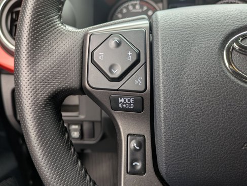 Used 2017 Toyota Tacoma TRD Sport image 17