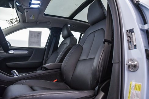 Certified 2025 Volvo XC40 B5 Ultra w/ Climate Package image 19