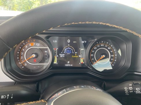 Used 2025 Jeep Wrangler Sahara image 39