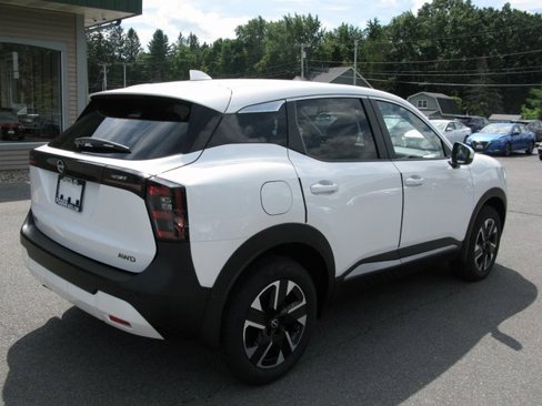 Used 2025 Nissan Kicks SV image 4