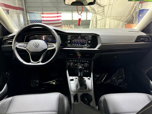 Used 2024 Volkswagen Jetta SE image 17