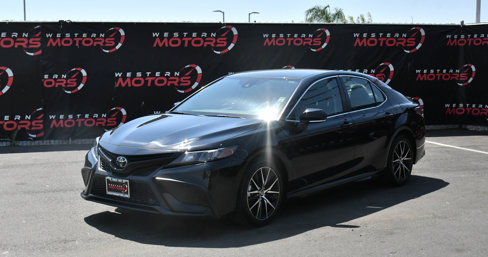 Used 2024 Toyota Camry SE image 3