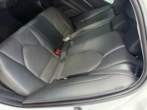 Used 2022 Toyota Camry XLE image 11