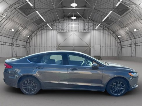 Used 2018 Ford Fusion SE w/ Equipment Group 201A image 7