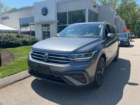 Certified 2022 Volkswagen Tiguan SE image 1