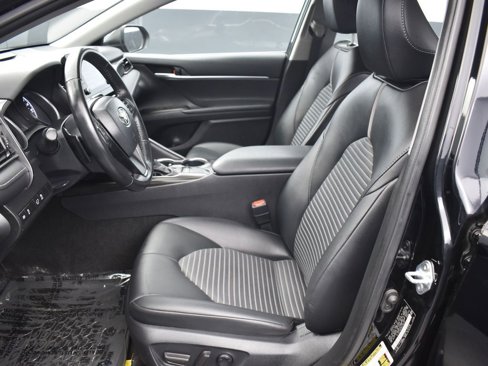 Used 2024 Toyota Camry SE image 9