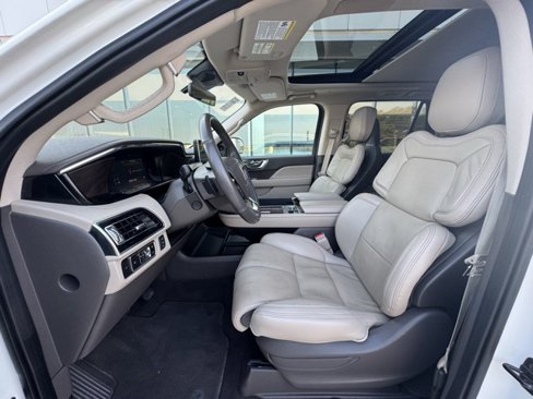 Used 2023 Lincoln Navigator L Reserve image 10
