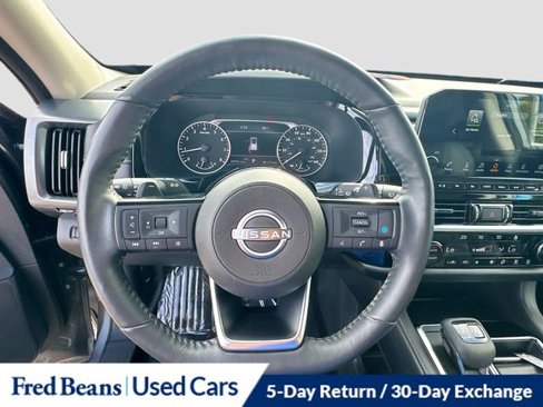 Used 2024 Nissan Pathfinder SL w/ Black Appearance Package image 12