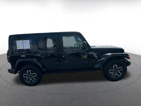 Used 2025 Jeep Wrangler Sahara image 16