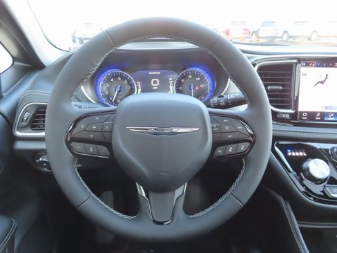 New 2026 Chrysler Pacifica Limited image 32