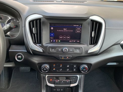 Used 2024 GMC Terrain SLE image 17