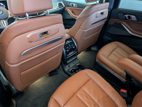 New 2026 BMW X7 M60i image 9