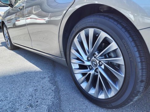 Used 2019 Lexus ES 350 w/ Luxury Package image 19