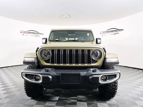 New 2025 Jeep Gladiator Sport image 3