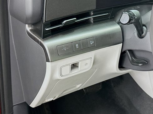 Used 2025 Hyundai Kona SEL image 17