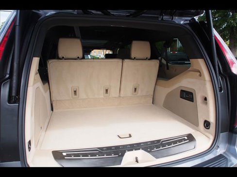 Used 2021 Cadillac Escalade ESV Premium Luxury w/ LPO, Illumination Package image 20