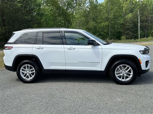 Used 2024 Jeep Grand Cherokee Laredo X w/ Luxury Tech Group I image 8