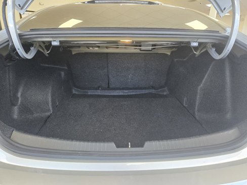 Used 2020 Chevrolet Malibu LT image 9