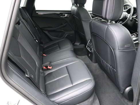 Certified 2025 Porsche Macan image 10