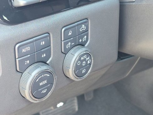 Used 2025 Chevrolet Silverado 1500 High Country image 25