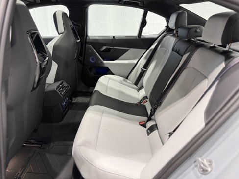 New 2026 BMW M5 w/ Executive Package image 25
