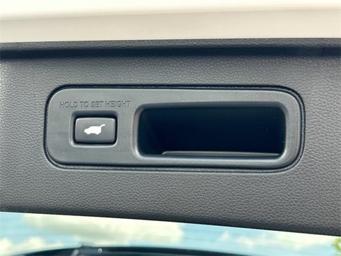 Used 2025 Honda Pilot Touring image 13