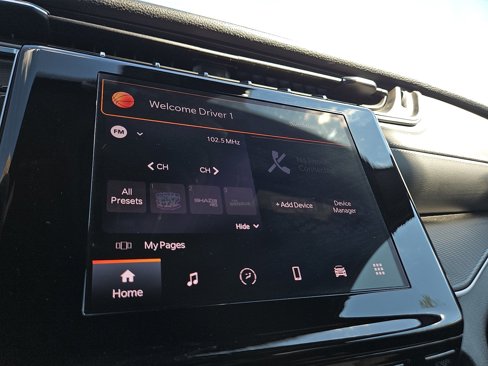 Used 2025 Jeep Grand Cherokee Laredo w/ Luxury Tech Group I image 33