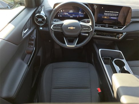 Used 2025 Chevrolet Equinox LT w/ Safety and Technology Package image 11