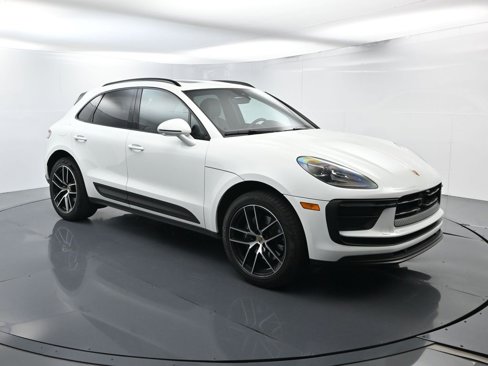 Certified 2025 Porsche Macan image 16