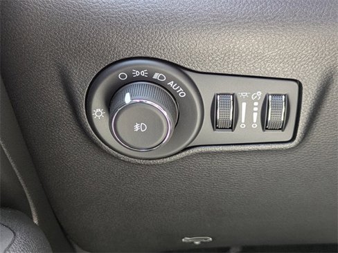 Used 2025 Jeep Compass Latitude w/ Convenience Group image 25