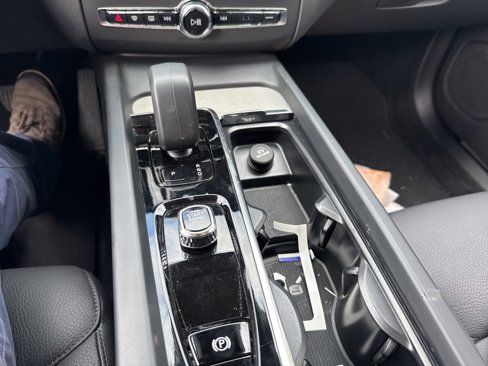 Certified 2025 Volvo XC60 B5 Plus image 16