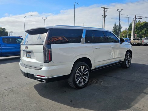 Used 2025 Cadillac Escalade ESV Premium Luxury image 5