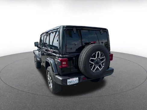 Used 2025 Jeep Wrangler Sahara image 11