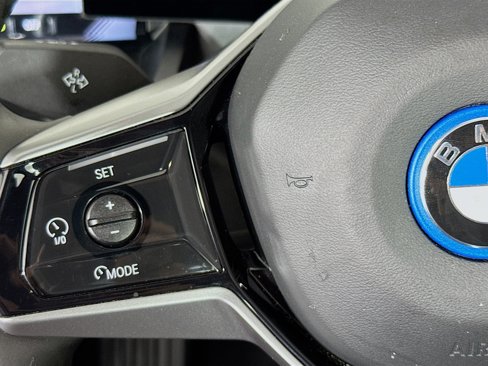 Used 2025 BMW i5 eDrive40i image 13